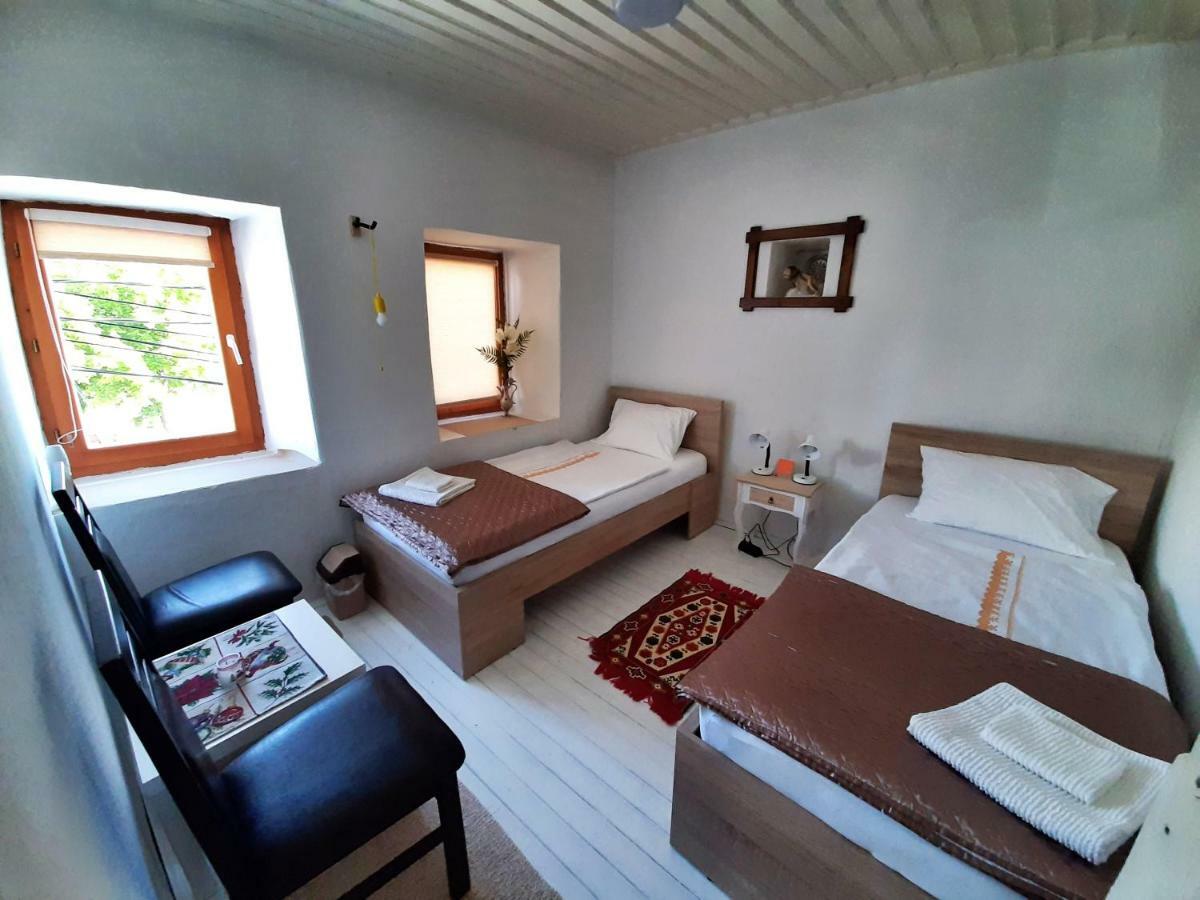 Kulla Dula Guesthouse Gjakova Exterior foto